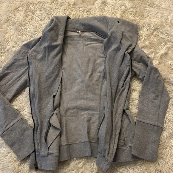 Lucy Activewear Asymmetrical Sweatshirt Jacket Gray Size Medium - Picture 4 of 8